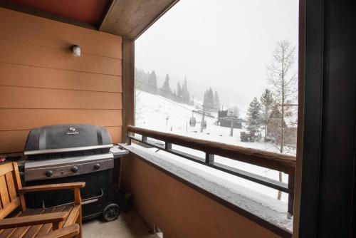 Premium Ski-Slope View Two Bedroom Zephyr Mountain Lodge Condo condo in Winter Park