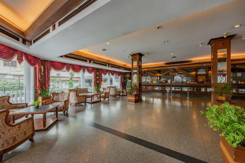 Lobby, Caesar Palace Hotel near Lengkee