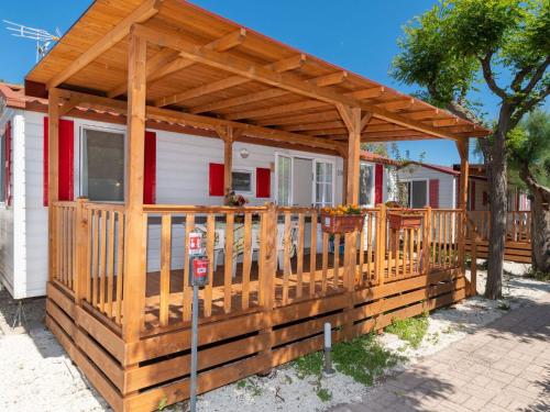 Inviting holiday home in Fermo directly on the sea gîte à louer Porto San Giorgio