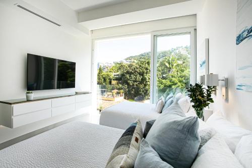 Modern Newly Remodeled Oceanfront 2x2 Lower Conchas Chinas Condo - Puerto Vallarta