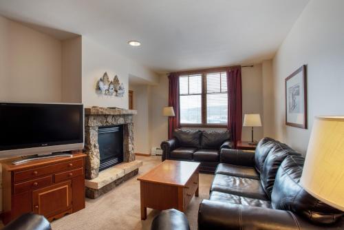 Roomy Zephyr Mountain Lodge Condo with Perfect Slope View from Balcony condo image