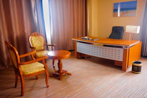 Executive Suite image 7