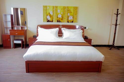Executive Suite image 8
