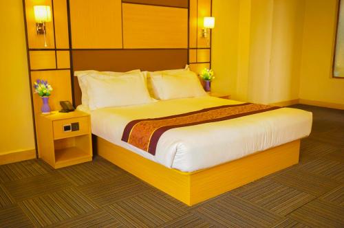 Executive Suite image 10