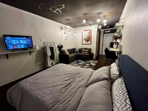 Cozy Ocean Blue Condo (with 32' TV & Netflix)