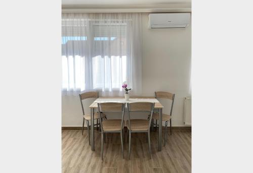 One-Bedroom Apartment image 4