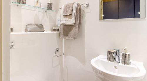 Modern Studios, READING - SK