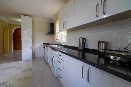 Secluded Villa with on Mountainside in Antalya