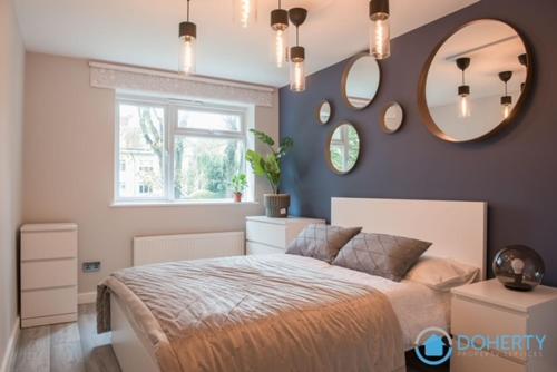 Finchley Contemporary 2 Bed Apartment + Parking