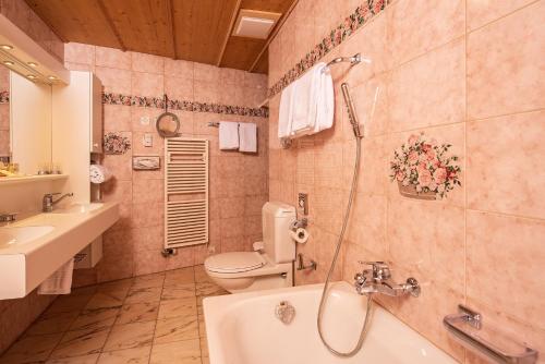 Schlosshotel Chastè - image 11