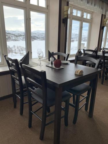 Restaurace, Vagslidtun Hotel in Edland