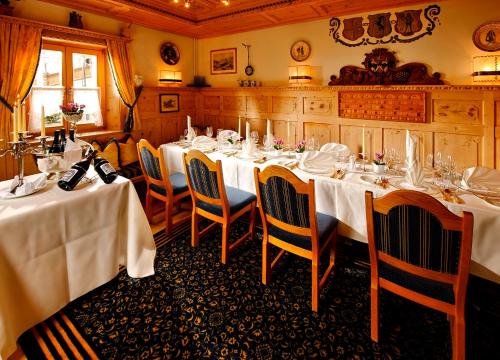 餐廳, Relais & Châteaux Schlosshotel Chastè - Scuol Tarasp (Relais & Chateaux Schlosshotel Chaste - Scuol Tarasp) in 塔拉斯普