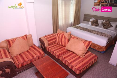 Pink Lounge Hotel By MAPLE INN