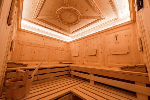 桑拿, Relais & Châteaux Schlosshotel Chastè - Scuol Tarasp (Relais & Chateaux Schlosshotel Chaste - Scuol Tarasp) in 塔拉斯普