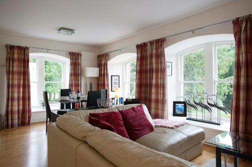 Guestroom, Old School Apartments With A View in Fort Augustus Town Center