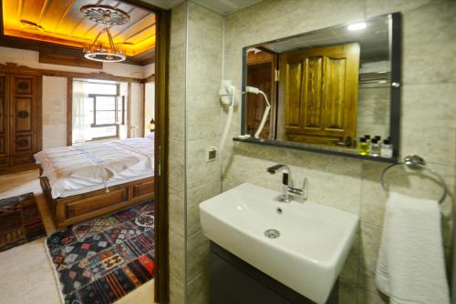 1 double bed, 1 twin bed