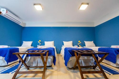 4 twin beds