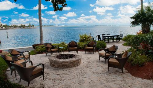 Palmeiras Beach Club In Fl