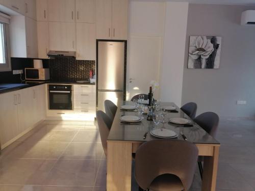 NEW modern 4 Bed Villa Near Beach in Paphos