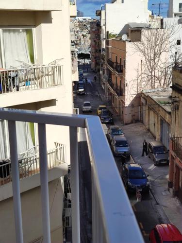 Lovely 2-bedroom rental unit nier to Marina