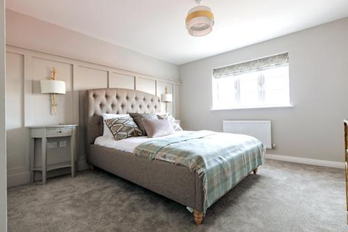 Immaculate 4-Bed House 5mins walk to Village shop
