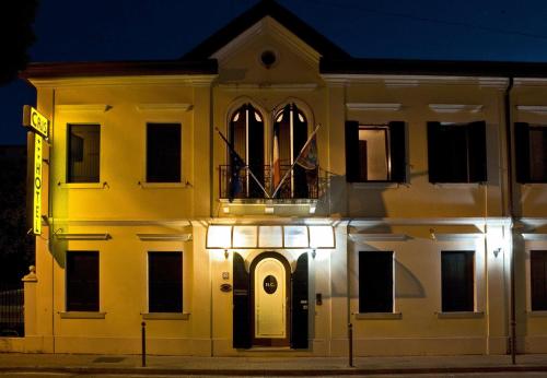 Hotel Cris - image 13