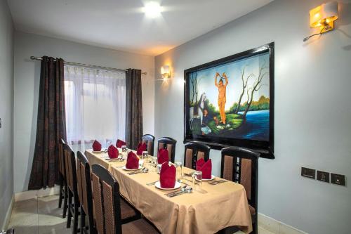 Restaurant, Hotel BnB Mhepi in Balaju Gongabu