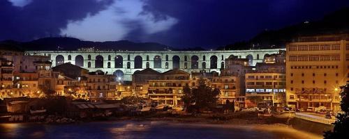 HOLIDAY KAVALA