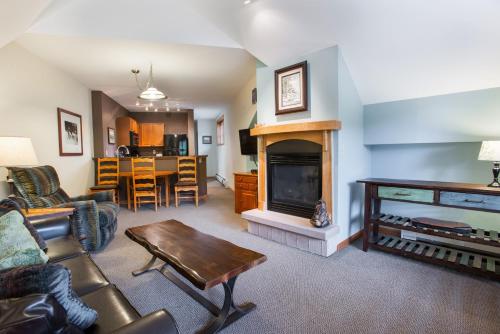 Unique & Comfortable Zephyr Mountain Lodge Condo with Slope and Continental Divide View condo in Winter Park, USA