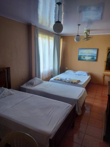 Quadruple Room image 5