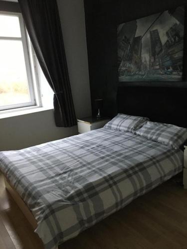 1 Bedroom Apartment across from Barrhead Train Station