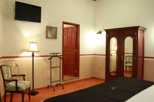 Superior King Room image 4