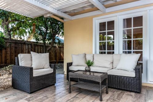 Villa Sausalito - Newly Designed 4BR HOUSE & POOL by Topanga, Лос-Анджелес (фото 6)