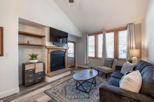 Comfortable Zephyr Mountain Lodge Condo with Spectacular View of the Continental Divide condo in Winter Park, USA
