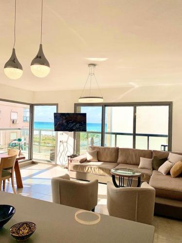 Luxury Bat Galim Nearby The Beach 4BR with balcony and SEA view