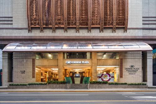 Crowne Plaza Shanghai Nanjing Road by IHG, Shanghai