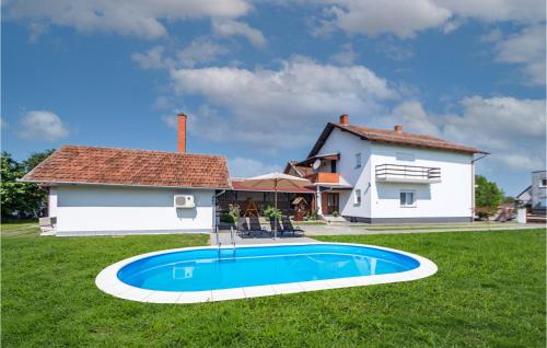 Nice Home In Dakovo With Pool