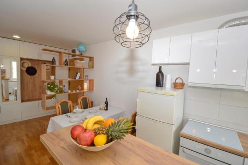 Shine24 - Spacious and Bright Apartment with Swing and Free Parking, Novi Sad (photo 6)