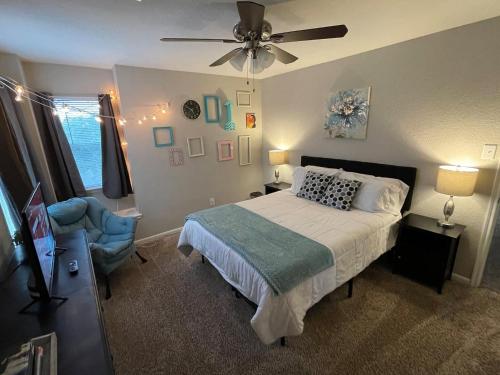 TEXAS Sized! Humble Hideaway! Comfy home in Houston/IAH Airport/ Woodlands/Spring/Tomball