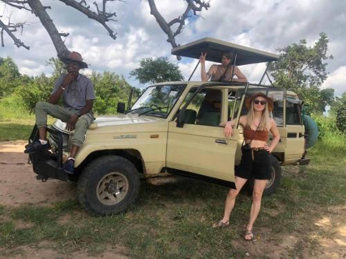 Lightgreen B&Breakfast with Budget safaris