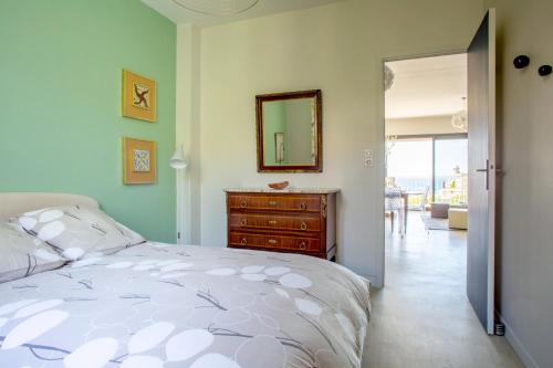 One-Bedroom Apartment image 10