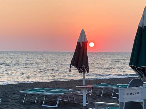 Rosso Tramonto luxury-white- LADISPOLI, Lungomare Regina Elena 58