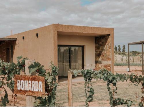 Tres Cruces Wine Lodge