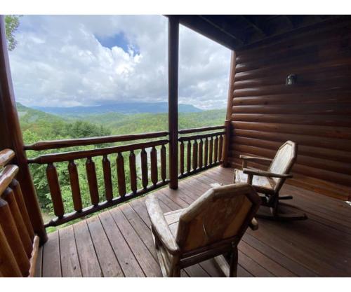 Smoky Mountain Bearadise - image 12