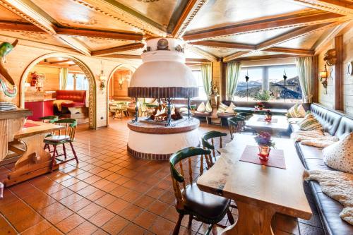 Bar/lounge, Alpenhotel Denninglehen in Berchtesgaden