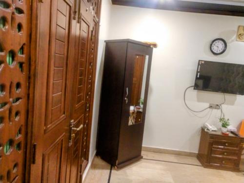Luxury Living Rooms Near Agha Khan, Millennium, Nueplex
