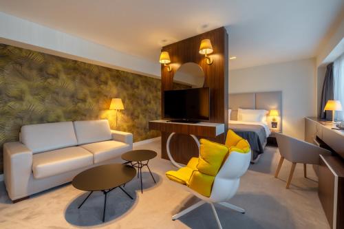 . HOTEL AGAPE