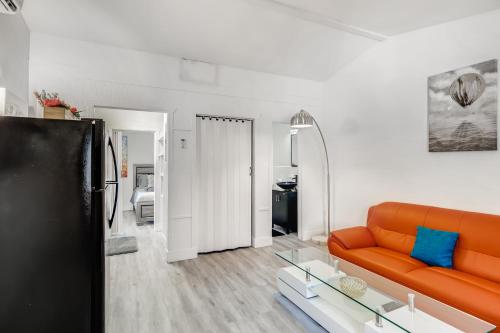 Coral Sands 1br/1ba Close 2 Beach! in West Palm Beach, USA