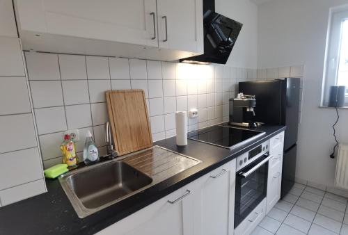 Arbeitsplatz, Balkon, Tiefgarage nahe neue Messe