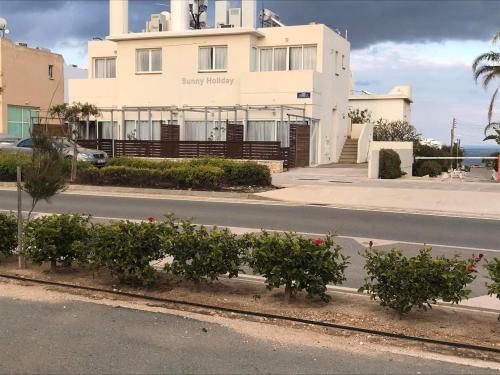 Sunny Holiday Apartments 3